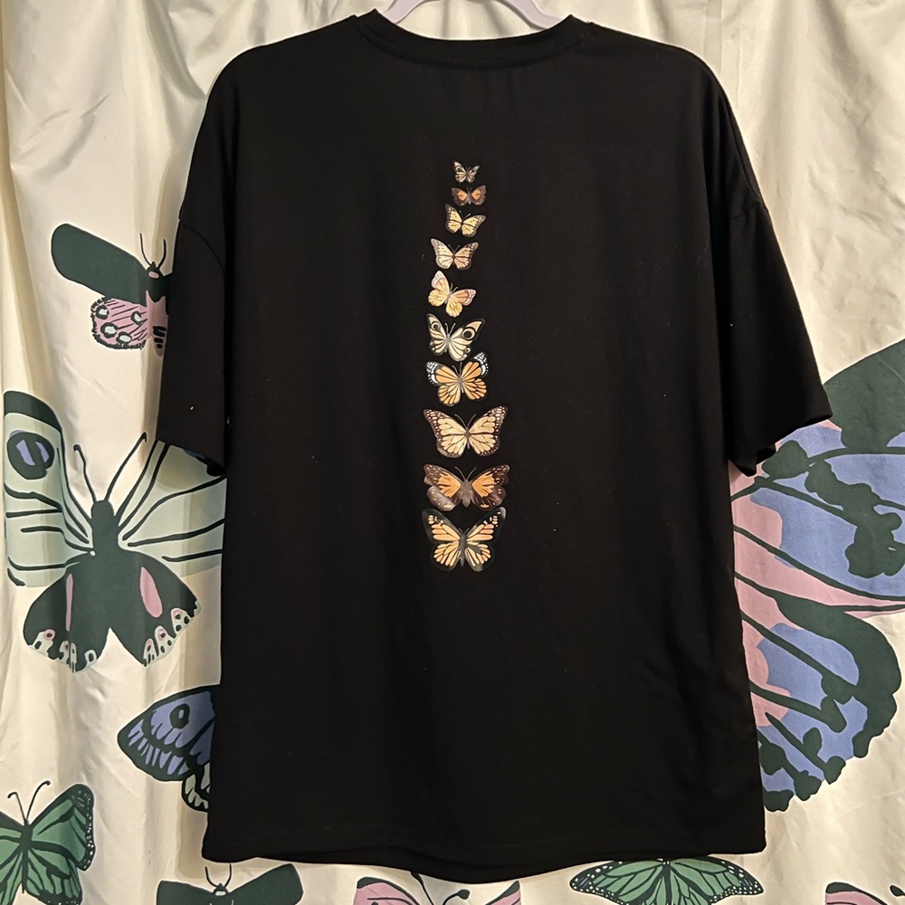 ❗️clearance-price firm❗️ Oversized butterfly tee
